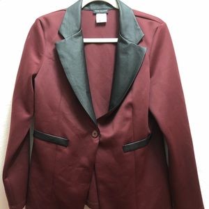 It’s in great condition and was only worn once!